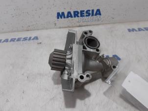 Vattenpump från en Peugeot 307 CC (3B) 2.0 16V 2007