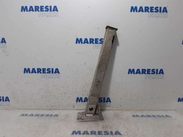 Usados Subchasis Peugeot 308 SW (4E/H) 1.4 VTI 16V Precio € 25,00 Norma de margen ofrecido por Maresia Parts