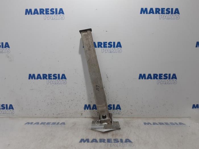 Usados Subchasis Peugeot 308 SW (4E/H) 1.4 VTI 16V Precio € 25,00 Norma de margen ofrecido por Maresia Parts