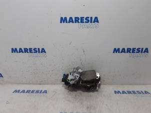 Gebrauchte Ölfilterhalter Peugeot 308 CC (4B) 1.6 HDiF 16V Preis € 50,00 Margenregelung angeboten von Maresia Parts