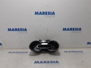 Used Instrument panel Renault Clio IV (5R) 1.2 TCE 16V GT EDC Price € 126,00 Margin scheme offered by Maresia Parts