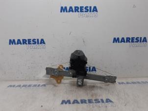 Used Rear door window mechanism 4-door, right Renault Clio IV (5R) 1.2 TCE 16V GT EDC Price € 30,00 Margin scheme offered by Maresia Parts