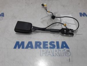 Usagé Insertion ceinture de sécurité avant droite Peugeot 308 SW (4E/H) 1.4 VTI 16V Prix € 15,00 Règlement à la marge proposé par Maresia Parts