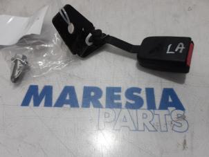 Usagé Insertion ceinture de sécurité arrière gauche Peugeot 308 SW (4E/H) 1.4 VTI 16V Prix € 15,00 Règlement à la marge proposé par Maresia Parts