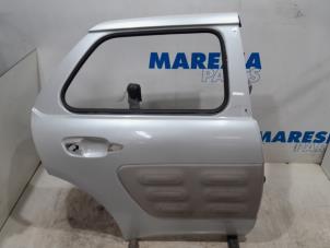 Używane Drzwi prawe tylne wersja 4-drzwiowa Citroen C4 Cactus (0B/0P) 1.6 Blue Hdi 100 Cena € 175,00 Procedura marży oferowane przez Maresia Parts