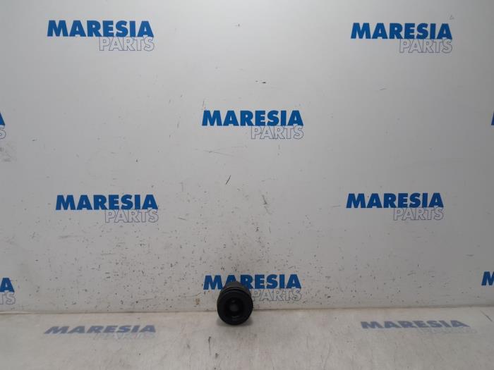 Usados Pistón Renault Clio IV (5R) 1.5 dCi 90 FAP Precio € 50,00 Norma de margen ofrecido por Maresia Parts