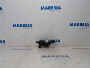 Used Thermostat housing Renault Clio IV (5R) 1.5 dCi 90 FAP Price € 50,00 Margin scheme offered by Maresia Parts