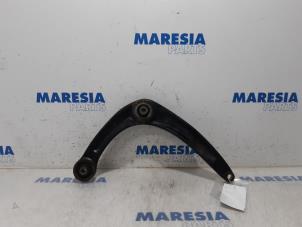 Used Front lower wishbone, left Citroen C4 Berline (NC) 1.6 16V VTi Price € 25,00 Margin scheme offered by Maresia Parts