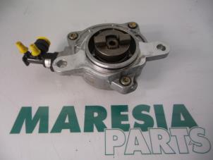 Used Vacuum pump (diesel) Renault Laguna II Grandtour (KG) 2.2 dCi 150 16V Price € 50,00 Margin scheme offered by Maresia Parts