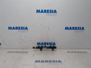 Used Fuel injector nozzle Peugeot 3008 I (0U/HU) 1.6 HDiF 16V Price € 60,00 Margin scheme offered by Maresia Parts