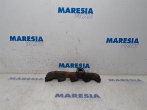 Used Exhaust manifold Peugeot 3008 I (0U/HU) 1.6 HDiF 16V Price € 24,95 Margin scheme offered by Maresia Parts