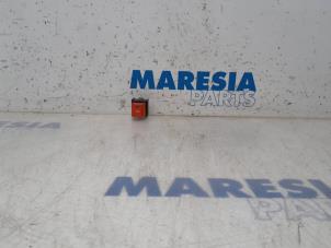 Used Panic lighting switch Citroen C4 Picasso (3D/3E) 1.6 BlueHDI 115 Price € 15,00 Margin scheme offered by Maresia Parts