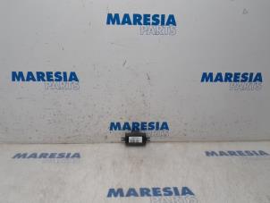 Usagé Module verrouillage central des portes Citroen C4 Picasso (3D/3E) 1.6 BlueHDI 115 Prix € 40,00 Règlement à la marge proposé par Maresia Parts