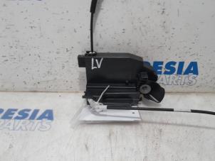 Usagé Serrure portière mécanique 4portes avant gauche Citroen C4 Picasso (3D/3E) 1.6 BlueHDI 115 Prix € 39,95 Règlement à la marge proposé par Maresia Parts