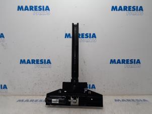 Usagé Support de pied Citroen C4 Picasso (3D/3E) 1.6 BlueHDI 115 Prix € 105,00 Règlement à la marge proposé par Maresia Parts