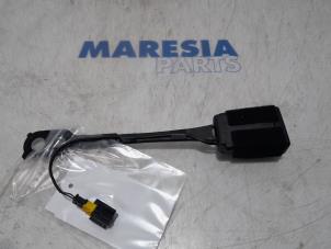 Usagé Attache ceinture avant droite Citroen C4 Picasso (3D/3E) 1.6 BlueHDI 115 Prix € 50,00 Règlement à la marge proposé par Maresia Parts