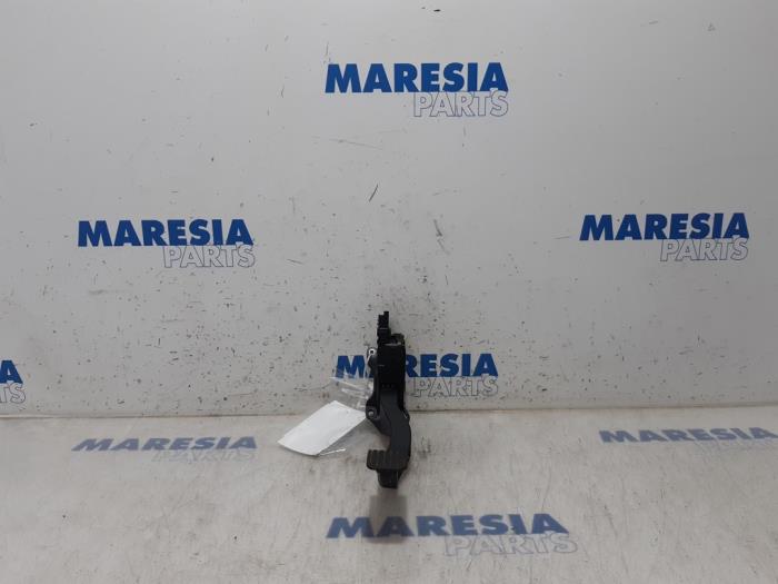 Begagnade Gaspedalsensor Citroen C4 Cactus (0B/0P) 1.6 Blue Hdi 100 Pris € 20,00 Marginaltabell erbjuds av Maresia Parts