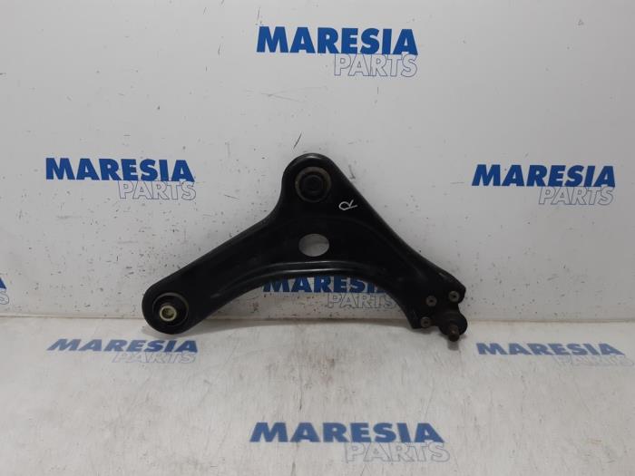 Front lower wishbone, right from a Citroën C4 Cactus (0B/0P) 1.6 Blue Hdi 100 2014