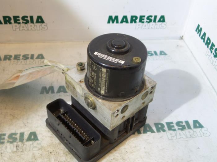 Begagnade ABS-pump Renault Laguna II (BG) 2.0 16V Pris € 131,25 Marginaltabell erbjuds av Maresia Parts