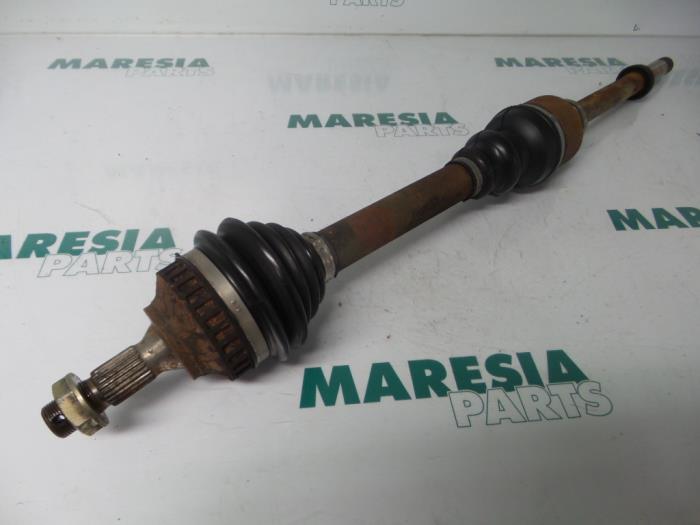 Front drive shaft, right from a Peugeot 306 (7A/C/S) 1.9 D 2001