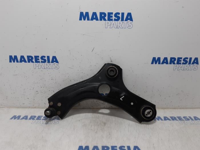 Renault Clio Front Lower Wishbones, Left Stock | ProxyParts.com