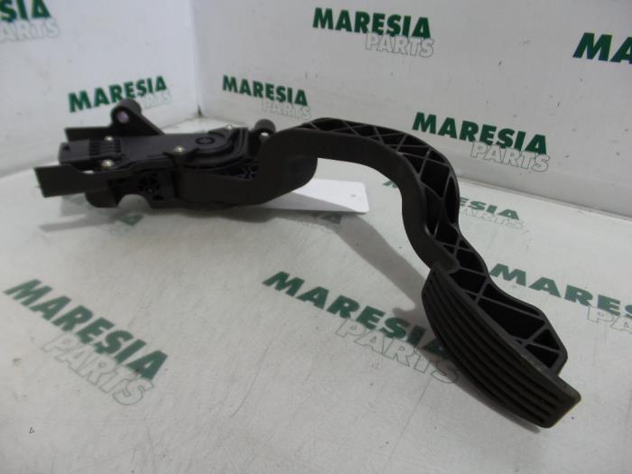 Gaspedalsensor från en Fiat Bravo (198A) 1.4 16V 2007