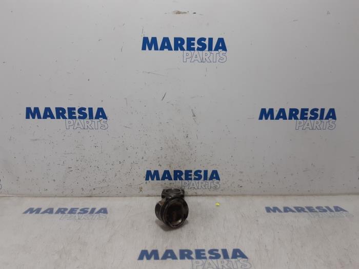 Usados Pistón Renault Megane IV Estate (RFBK) 1.3 TCE 115 16V Precio € 75,00 Norma de margen ofrecido por Maresia Parts
