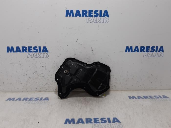 Usagé Couvercle carter Renault Megane IV Estate (RFBK) 1.3 TCE 115 16V Prix € 50,00 Règlement à la marge proposé par Maresia Parts