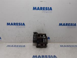 Used Rear brake calliper, right Citroen C4 Picasso (3D/3E) 1.6 BlueHDI 115 Price € 75,00 Margin scheme offered by Maresia Parts