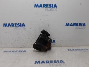 Used Front brake calliper, left Citroen C4 Picasso (3D/3E) 1.6 BlueHDI 115 Price € 50,00 Margin scheme offered by Maresia Parts