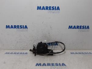 Usagé Treuil de roue de secours Citroen C4 Picasso (3D/3E) 1.6 BlueHDI 115 Prix € 85,00 Règlement à la marge proposé par Maresia Parts