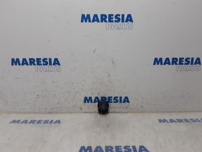 Begagnade Regnsensor Citroen C4 Berline (NC) 1.6 16V VTi Pris € 20,00 Marginaltabell erbjuds av Maresia Parts