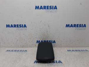 Used Armrest Citroen C4 Berline (NC) 1.6 16V VTi Price € 75,00 Margin scheme offered by Maresia Parts