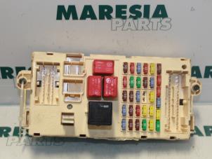 Usados Caja de fusibles Alfa Romeo 159 (939AX) 1.9 JTDm Precio € 35,00 Norma de margen ofrecido por Maresia Parts
