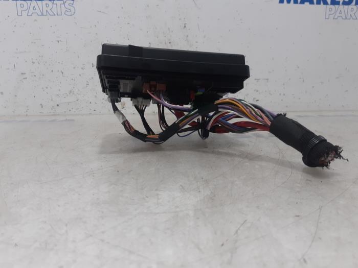 Fuse box Renault Clio V 1.0 TCe 100 12V - 284B61704R NISSAN