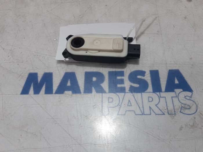 Begagnade Lufttratt Renault Clio V (RJAB) 1.0 TCe 100 12V Pris € 50,00 Marginaltabell erbjuds av Maresia Parts