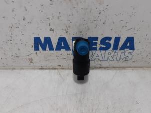 Used Windscreen washer pump Renault Kangoo Express (FW) 1.5 dCi 90 FAP Price € 12,10 Inclusive VAT offered by Maresia Parts