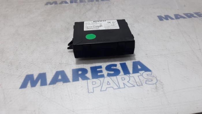 Usagé Module navigation Renault Kangoo Express (FW) 1.5 dCi 90 FAP Prix € 96,80 Prix TTC proposé par Maresia Parts