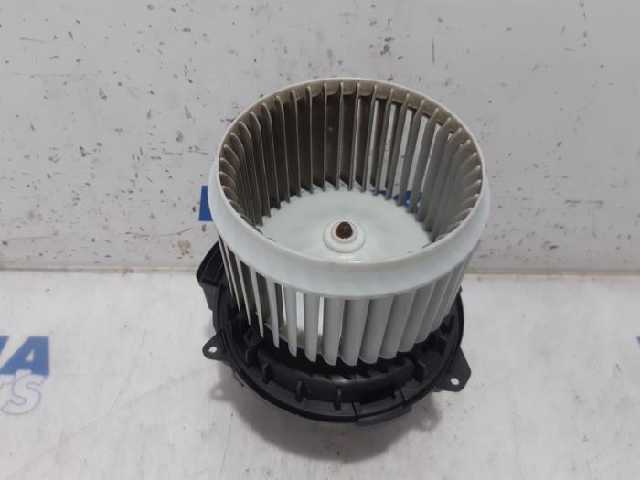 Motor de ventilador de calefactor de un Renault Clio V (RJAB) 1.0 TCe 100 12V 2019