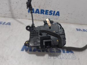 Used Front door lock mechanism 4-door, right Renault Clio V (RJAB) 1.0 TCe 100 12V Price € 50,00 Margin scheme offered by Maresia Parts
