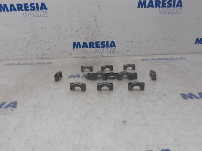 Gebrauchte Nockenwelle Renault Megane III Grandtour (KZ) 1.4 16V TCe 130 Preis € 50,00 Margenregelung angeboten von Maresia Parts