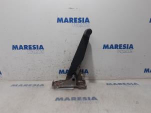 Used Parking brake lever Renault Kangoo Express (FW) 1.5 dCi 90 FAP Price € 60,50 Inclusive VAT offered by Maresia Parts