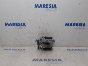 Used Rear brake calliper, right Peugeot 2008 (CU) 1.2 Vti 12V PureTech 82 Price € 19,90 Margin scheme offered by Maresia Parts
