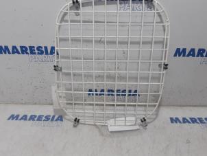 Used Anti-theft grill, right Renault Kangoo Express (FW) 1.5 dCi 90 FAP Price € 36,30 Inclusive VAT offered by Maresia Parts