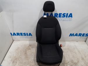 Używane Fotel prawy Peugeot 208 I (CA/CC/CK/CL) 1.2 Vti 12V PureTech 82 Cena € 157,50 Procedura marży oferowane przez Maresia Parts