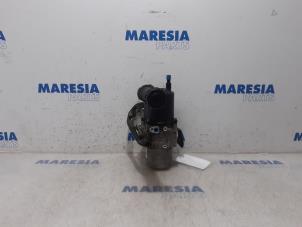 Used Power steering pump Peugeot 3008 I (0U/HU) 1.6 HDiF 16V Price € 210,00 Margin scheme offered by Maresia Parts