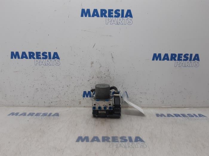 Usagé Bloc ABS Peugeot 508 (8D) 2.2 HDiF 16V GT Prix € 175,00 Règlement à la marge proposé par Maresia Parts