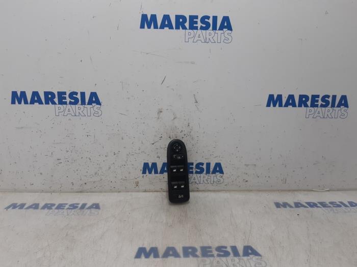 Usados Interruptor combinado de ventanillas Peugeot 508 (8D) 2.2 HDiF 16V GT Precio € 50,00 Norma de margen ofrecido por Maresia Parts