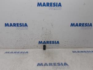 Used Seat heating switch Peugeot 508 (8D) 2.2 HDiF 16V GT Price € 30,00 Margin scheme offered by Maresia Parts