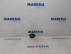 Gebrauchte Handbremse Schalter Peugeot 508 (8D) 2.2 HDiF 16V GT Preis € 35,00 Margenregelung angeboten von Maresia Parts